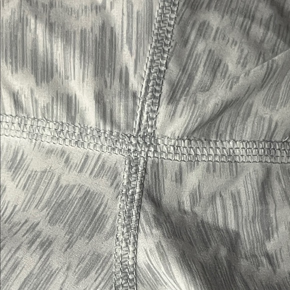 NWOT Athleta Printed Run With It 3.5” Shorts - Picture 10 of 10